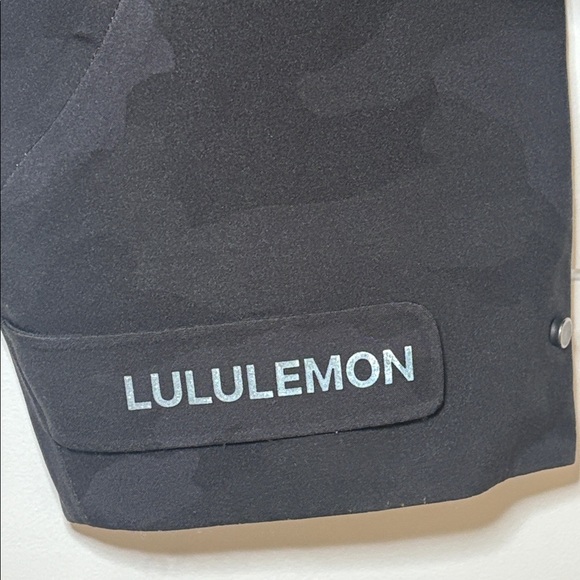 Lululemon Rain Chaser Cropped Jacket Heritage 365 Camo Deep Coal Size 6 - Picture 12 of 16